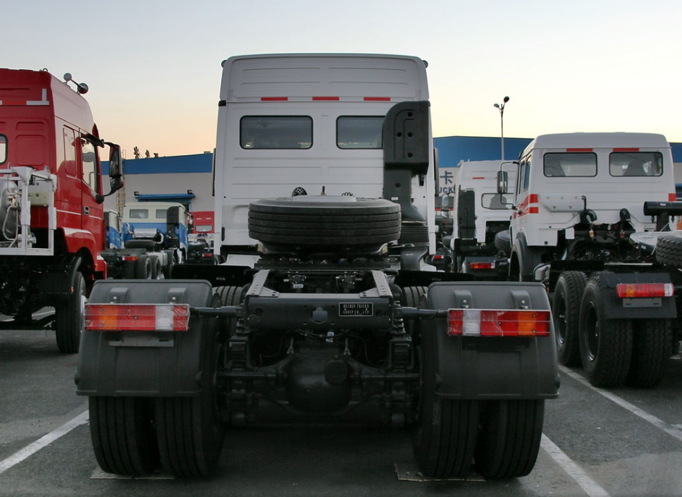 Beiben V3 430HP 6×4 Tractor Unit